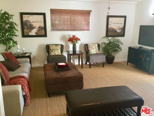 11916 Hartsook Street, Valley Village CA: https://media.crmls.org/mediaz/d2752dea-d4b6-4b03-be61-8e6f2b4a6bb4.jpg