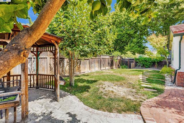 903 Lanewood Dr, San Jose CA: https://media.crmls.org/mediaz/d2754c5d-22dc-4926-8a7d-6190c3f9539f.jpg