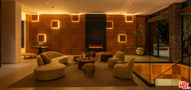 12752 Mulholland Drive, Beverly Hills CA: https://media.crmls.org/mediaz/d2756920-a034-4524-b406-9a2c1f7ff61c.jpg