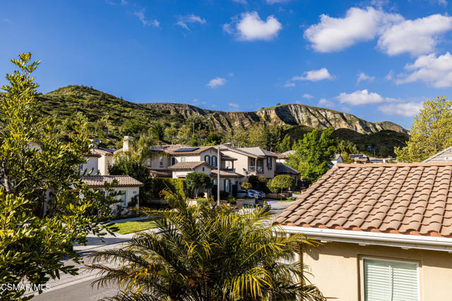 4024 Eagle Flight Drive, Simi Valley CA: https://media.crmls.org/mediaz/d2757080-1f83-4f75-b94d-ae9f55810871.jpg