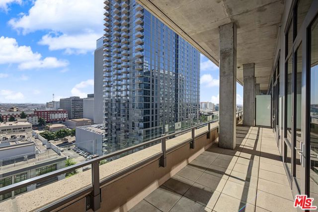 1111 South GRAND Avenue, PH6 photo 35