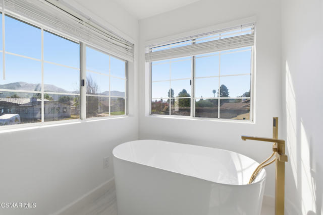 6945 Via Alba, Camarillo CA: https://media.crmls.org/mediaz/d27740c7-b3c8-43b6-b734-1f54ea5be200.jpg