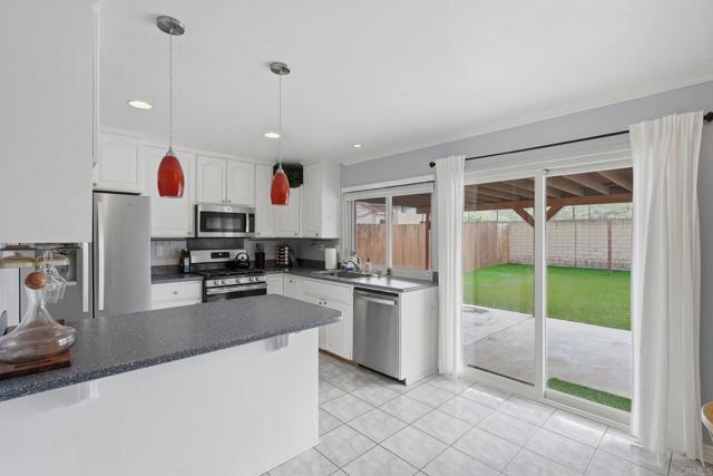 Detail Gallery Image 5 of 43 For 11397 Polaris Dr, San Diego,  CA 92126 - 2 Beds | 2 Baths