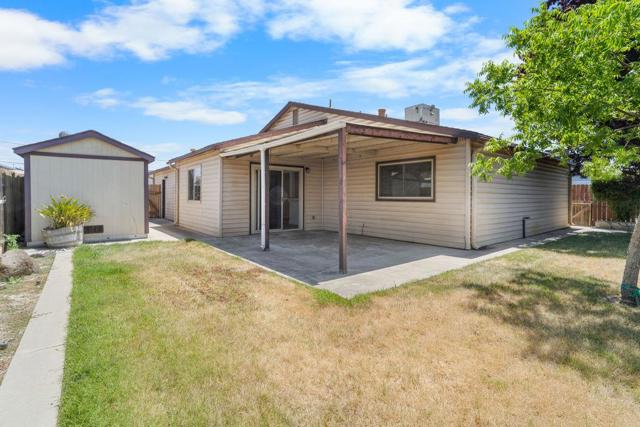 257 Robert Avenue, Ripon CA: https://media.crmls.org/mediaz/d277f2a1-a262-478f-9b3a-73d21042ae2e.jpg