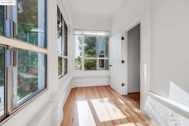 1238 12Th St, Oakland CA: https://media.crmls.org/mediaz/d27815ed-0b8e-4274-8b24-c642ad32746b.jpg