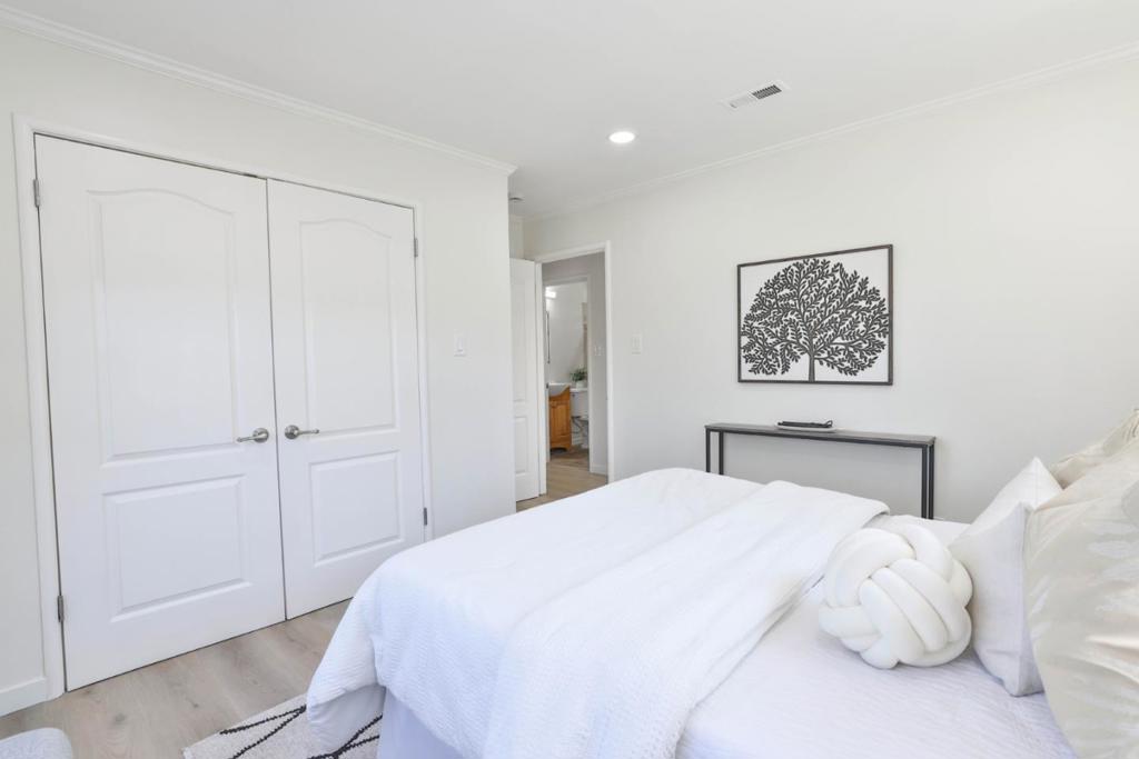 https://media.crmls.org/mediaz/d278695f-26cd-4239-97ad-bfb82f62c0ca.jpg?preset=X-Large
