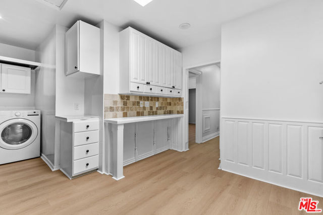 3915 1/2 S Budlong Avenue, Los Angeles CA: https://media.crmls.org/mediaz/d278b4d5-91f6-42a6-9396-e4352a54a081.jpg