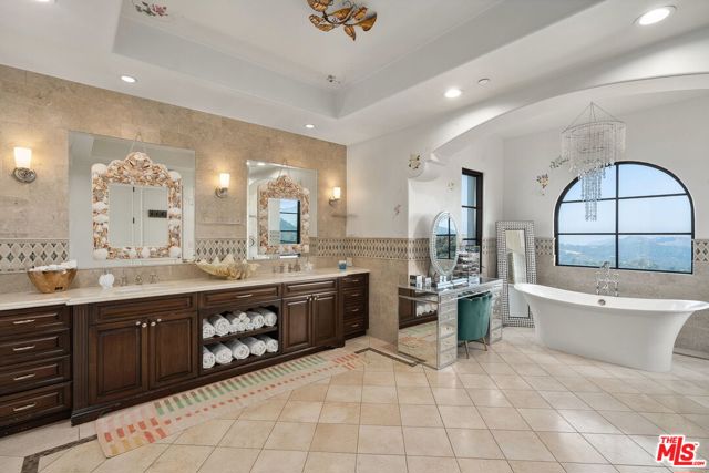 1650 Luse Tank Road, Topanga CA: https://media.crmls.org/mediaz/d278bd86-f62f-4cf3-bd6b-591a031b55d9.jpg