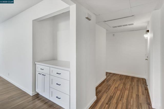 440 N Civic Dr, Walnut Creek CA: https://media.crmls.org/mediaz/d2794958-2bf0-4d06-ace4-a73fc90f9bf9.jpg