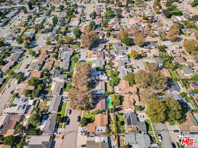 4141 Eileen Street, Simi Valley CA: https://media.crmls.org/mediaz/d27984fb-f35d-45a0-81dd-4015fa339989.jpg