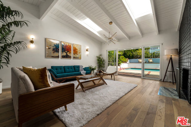 23020 Lita Place, Woodland Hills CA: https://media.crmls.org/mediaz/d279ab9a-99d2-47d8-9bef-a80ab0dd5651.jpg