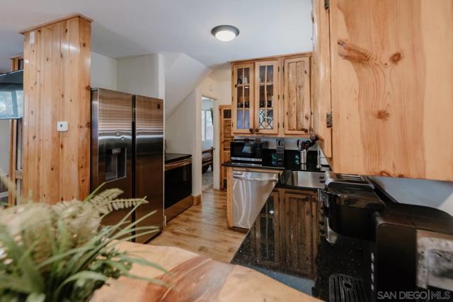 1027 W Country Club Blvd, Big Bear CA: https://media.crmls.org/mediaz/d279dd7a-4cce-4cb0-970a-27d9d6ba3748.jpg