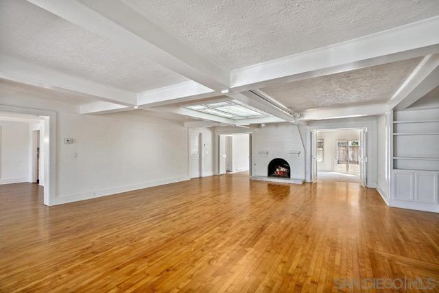 1312 3Rd St, Coronado CA: https://media.crmls.org/mediaz/d27a427e-f4bd-4368-8f75-ef1ae700315d.jpg