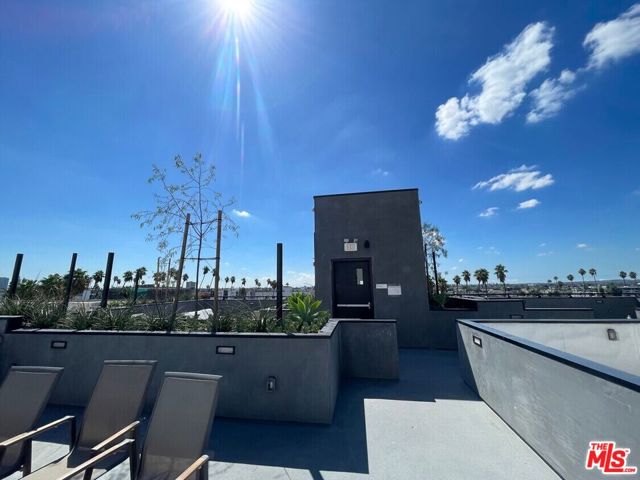 846 S Mariposa Avenue, Los Angeles CA: https://media.crmls.org/mediaz/d27a6e48-ef88-4a0e-8f6a-2eb53afa3d6d.jpg