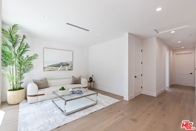 908 Rosecrans Avenue, Manhattan Beach, California 90266, 5 Bedrooms Bedrooms, ,1 BathroomBathrooms,Residential,For Sale,Rosecrans,25547139