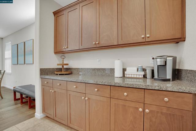 8275 Brookhaven Cir, Discovery Bay CA: https://media.crmls.org/mediaz/d27b991e-8844-4db6-ba57-dde84b4d457e.jpg