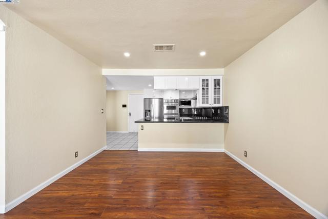 34 Chimney Rock, Oakland CA: https://media.crmls.org/mediaz/d27bcf6d-04db-42a5-9d78-281da3906694.jpg