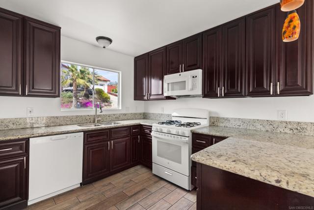 9811 Eucalyptus St, Spring Valley CA: https://media.crmls.org/mediaz/d27bde77-b8a1-4461-aaf5-d427279c977b.jpg