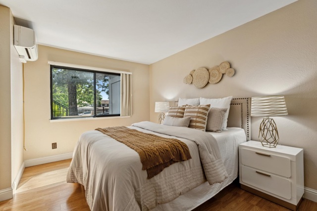 213 Ladera Plz, Union City CA: https://media.crmls.org/mediaz/d27bfc93-8ee7-449d-9e2c-0046aa89e7de.jpg