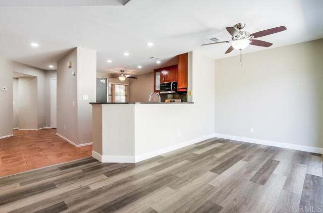 4620 Los Alamos Way, Oceanside CA: https://media.crmls.org/mediaz/d27cb53d-8441-4883-8fd8-f69ca2d624a2.jpg