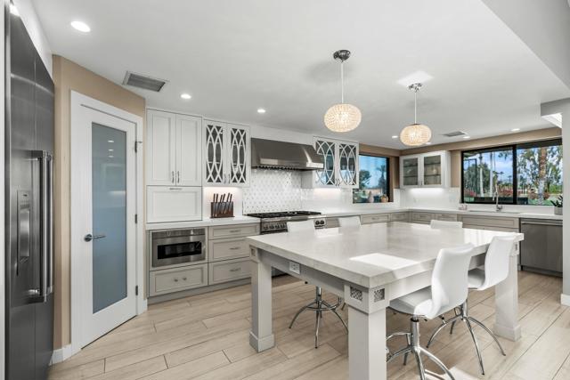 33 Medina Way, Rancho Mirage CA: https://media.crmls.org/mediaz/d27d9bb9-aaea-4c5b-b1a2-1cffd0701b95.jpg