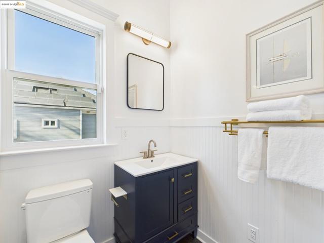 2602 Adeline St, Oakland CA: https://media.crmls.org/mediaz/d27dc660-666d-4aa7-8eaf-bc9a1d10cb36.jpg