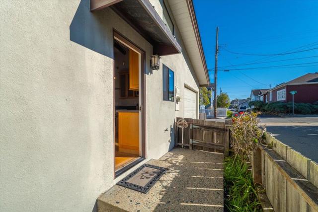 142 11th Street, Pacific Grove CA: https://media.crmls.org/mediaz/d27dc681-ca53-40ee-9420-7d010323490b.jpg