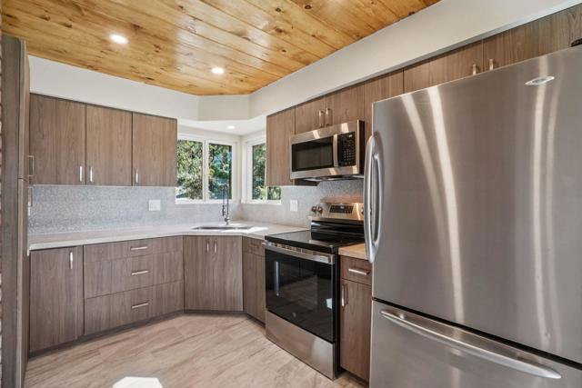 54091 Northridge, Idyllwild CA: https://media.crmls.org/mediaz/d27dca86-c350-451a-b43f-ce3ac063e367.jpg