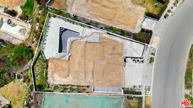 3530 Shoreheights Drive, Malibu CA: https://media.crmls.org/mediaz/d27dfbef-6eaa-49d3-a217-0a0f843993f7.jpg