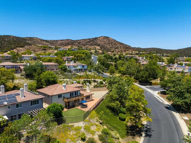 27002 Red Maple Street, Murrieta CA: https://media.crmls.org/mediaz/d27e08e5-74ca-4c09-9274-deb9b8a74540.jpg