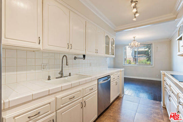 Drew Fenton | 11970 Montana Avenue Los Angeles CA | MLS: 7465489 Drew Fenton | 11970 Montana Avenue Los Angeles CA | MLS: 7465489