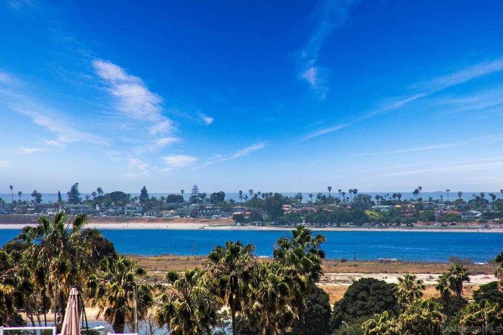 https://media.crmls.org/mediaz/d27e3695-a50e-445d-80f7-2080a173d857.jpg?preset=X-Large