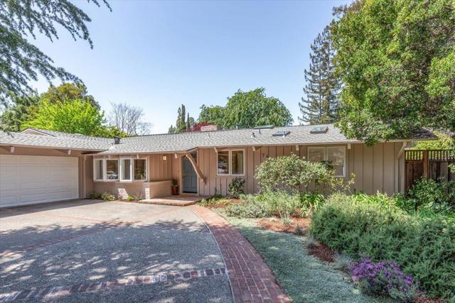 744 Los Altos Avenue, Los Altos CA: https://media.crmls.org/mediaz/d27e3a9a-c6f3-41ac-9ccb-971de5f5fe26.jpg