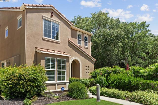 5989 Hillbrook Pl, Dublin CA: https://media.crmls.org/mediaz/d27eeb2d-5625-4ae3-9668-db26fd37e56c.jpg