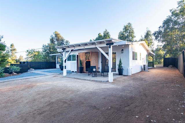 11534 Manzanita Rd, Lakeside CA: https://media.crmls.org/mediaz/d27f0170-10a8-4222-8fc2-a14fcb2f0d86.jpg