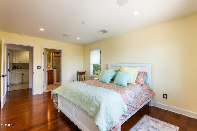 3626 Saint Elizabeth Road, Glendale CA: https://media.crmls.org/mediaz/d27f2c9b-f042-4cff-85f3-619afe370ec0.jpg