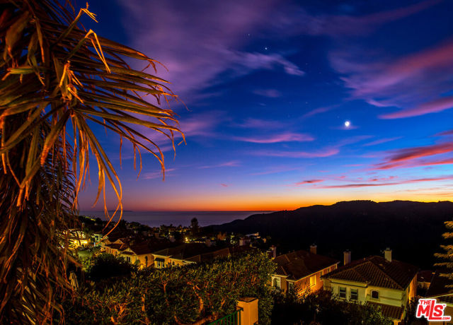 16724 Calle Arbolada, Pacific Palisades CA: https://media.crmls.org/mediaz/d27f9fba-0786-4d08-bbff-dc81ec66df2e.jpg
