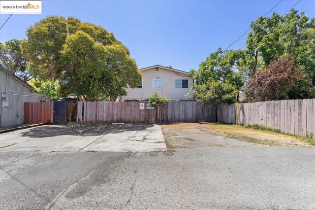 812 Delaware St, Fairfield CA: https://media.crmls.org/mediaz/d28058d9-49a7-49bd-bd04-83b74cf3e7e4.jpg