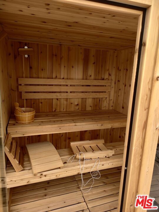 5900 North Winnetka Avenue photo 4