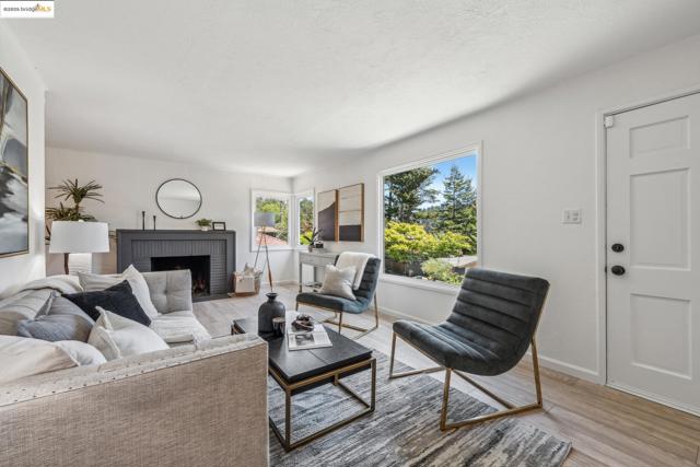 7069 Saroni Dr, Oakland CA: https://media.crmls.org/mediaz/d2808faa-242e-4627-81ca-6b1ae4840b59.jpg