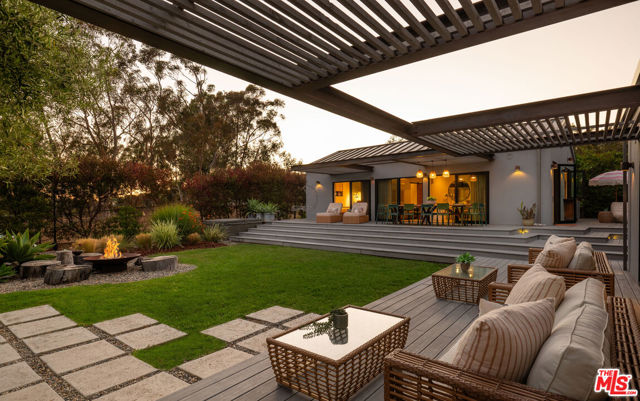 28036 Sea Lane Drive, Malibu CA: https://media.crmls.org/mediaz/d280b1ca-e75d-460a-a918-6c769199786b.jpg