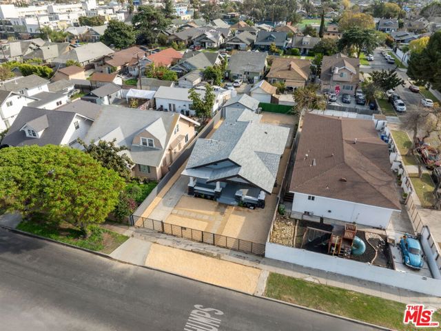 1050 W 48th Street, Los Angeles CA: https://media.crmls.org/mediaz/d280f1ed-4261-4804-adec-e8e4d7c78832.jpg