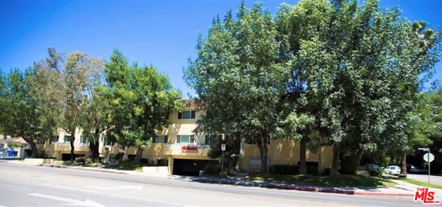 4405 Matilija Avenue, Sherman Oaks CA: https://media.crmls.org/mediaz/d281d8da-3b76-4ff0-ac84-b248f2c49863.jpg