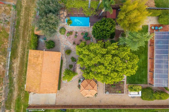 23540 Oriente Way, Ramona CA: https://media.crmls.org/mediaz/d2825bcc-7fe3-4d08-b66f-12070c52eb4c.jpg