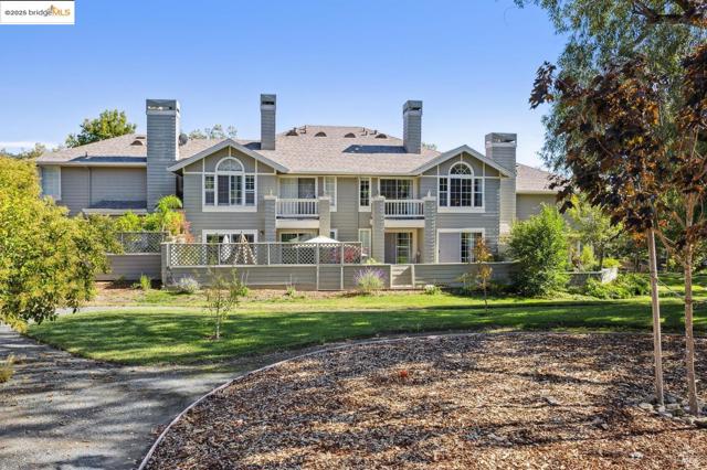 61 Bridle Path Ln, Novato CA: https://media.crmls.org/mediaz/d2829e5d-37fa-41e1-b37b-f7b4cd275f14.jpg