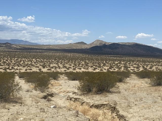 128 Caspers Road, Landers CA: https://media.crmls.org/mediaz/d28326d3-8436-49f4-bbfa-cb2ba0944616.jpg