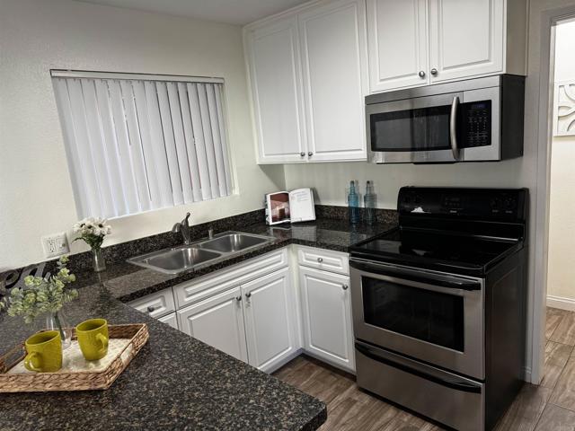 Detail Gallery Image 9 of 29 For 17159 W Bernardo Dr #103,  San Diego,  CA 92127 - 2 Beds | 2 Baths