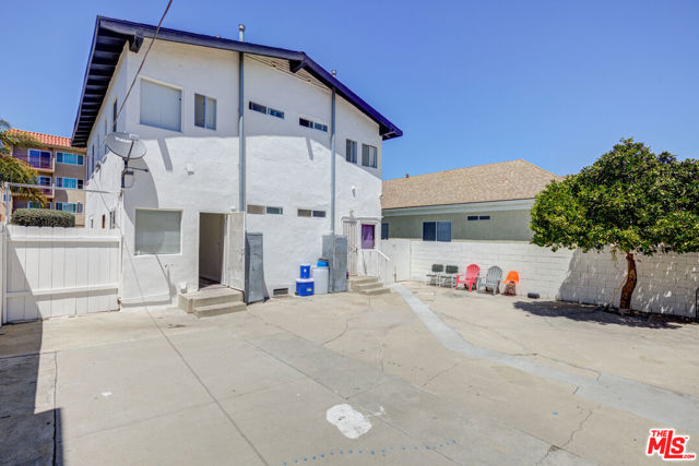 543 W 16th, San Pedro CA: https://media.crmls.org/mediaz/d283475d-8c67-463f-8086-d3cfad417578.jpg