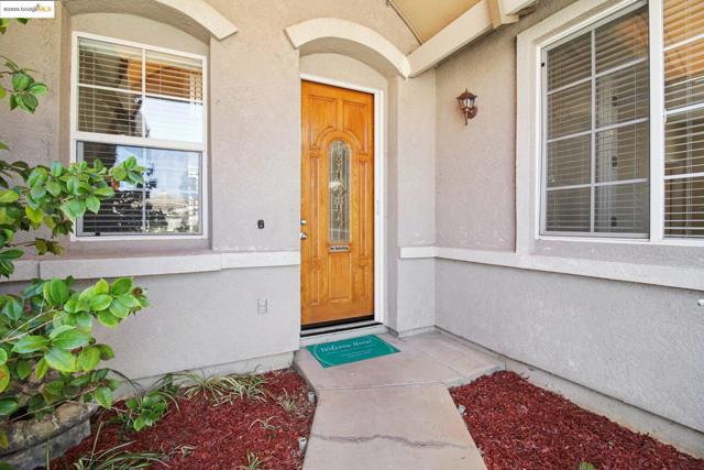 1838 Buck Mountain Ct, Antioch CA: https://media.crmls.org/mediaz/d283538a-277e-4d8a-a032-2f79c4b6edf4.jpg