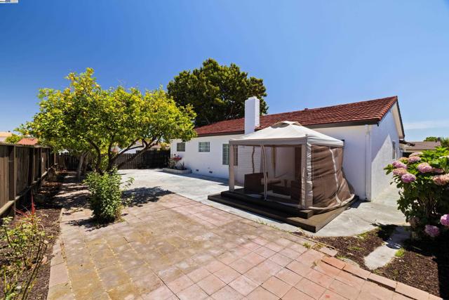 4501 Alice Way, Union City CA: https://media.crmls.org/mediaz/d283e92e-4158-4eb8-99cd-db4cb3959d53.jpg